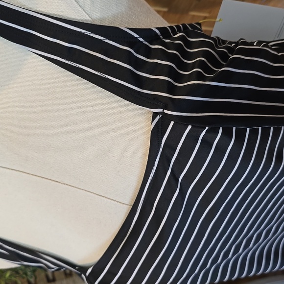 All In Motion Blk/Wht Tankini Top 16W - Picture 2 of 8